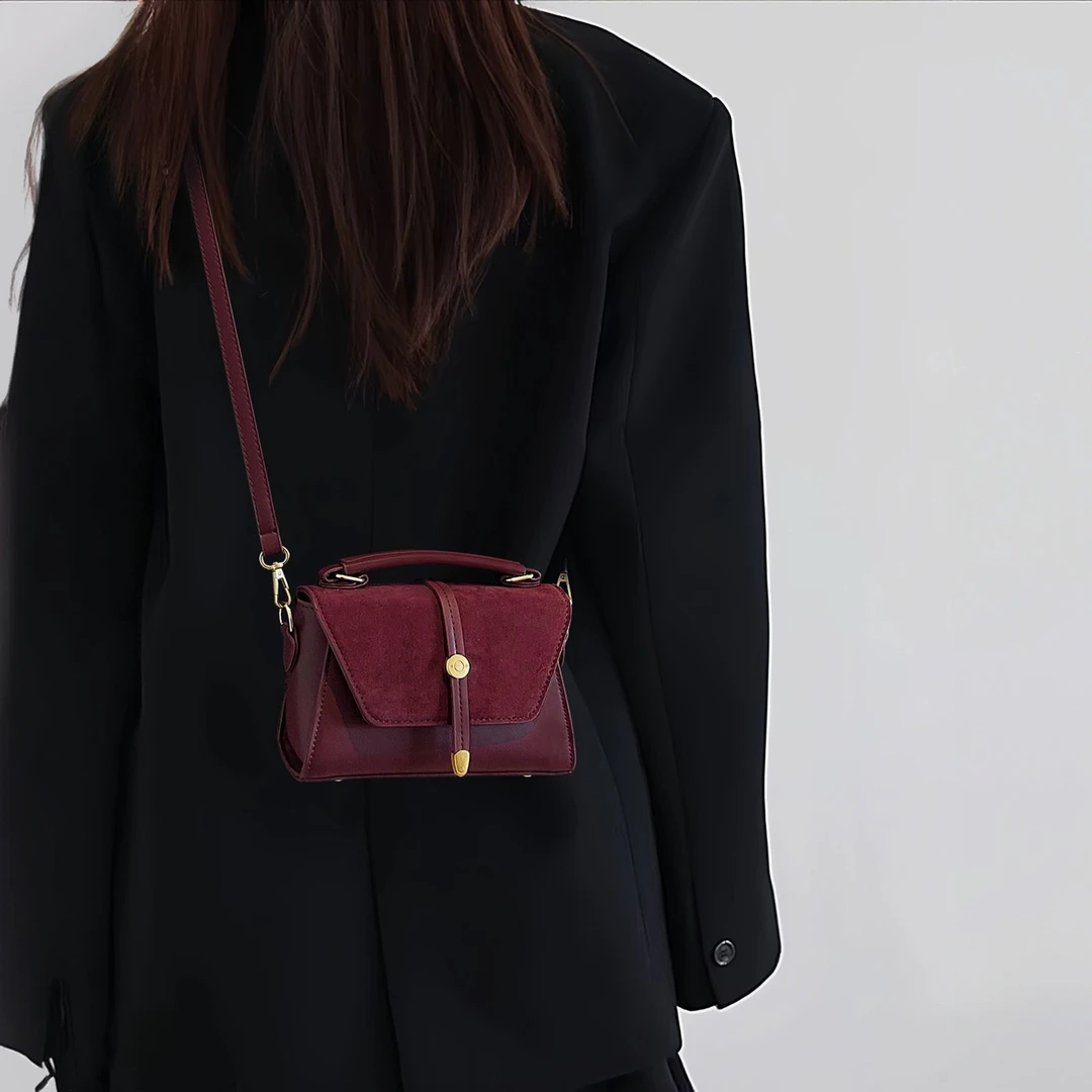 磨砂质感包包女2025超火潮流小众复古手提单肩包高级感斜挎小方包