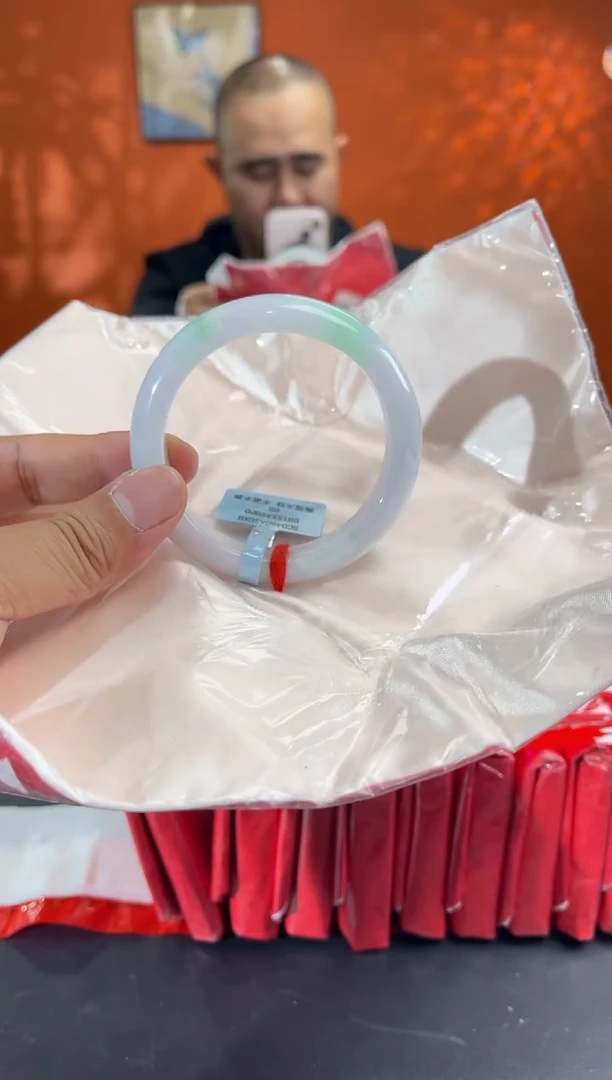 未镶嵌手镯翡翠4        圈口55