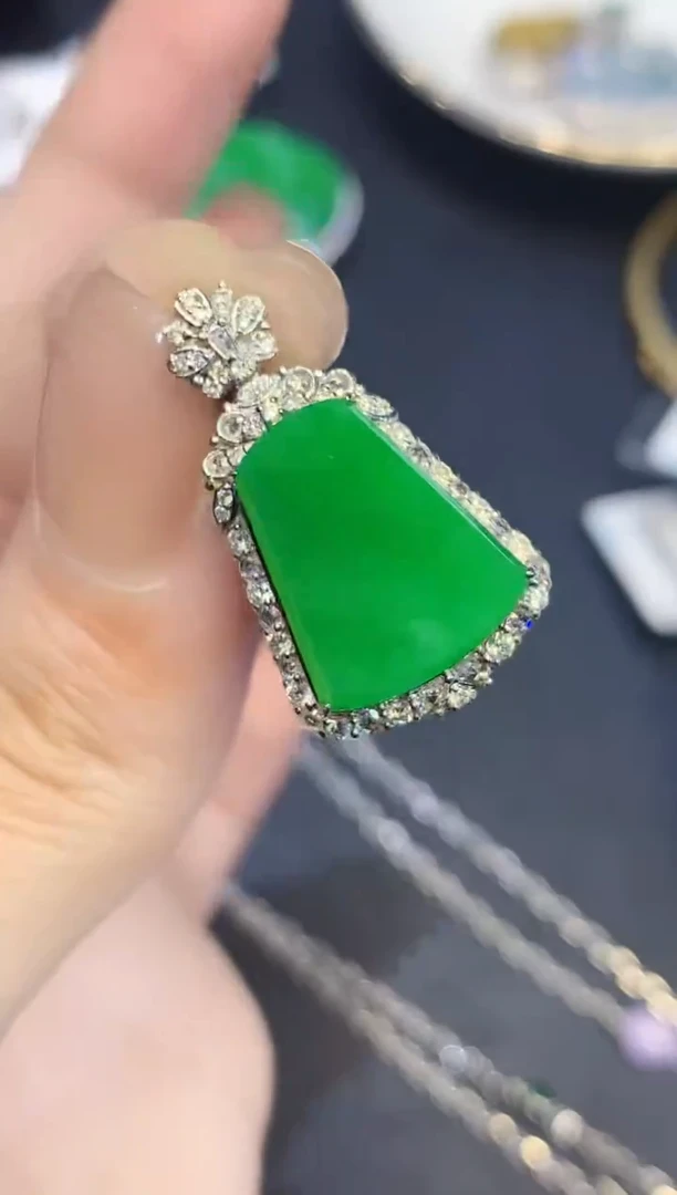 吊坠(不含链)18K金镶嵌翡翠YS