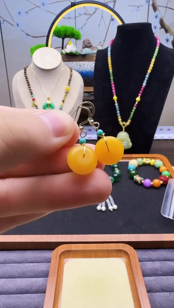 14K金镶嵌蜜蜡耳饰E82
