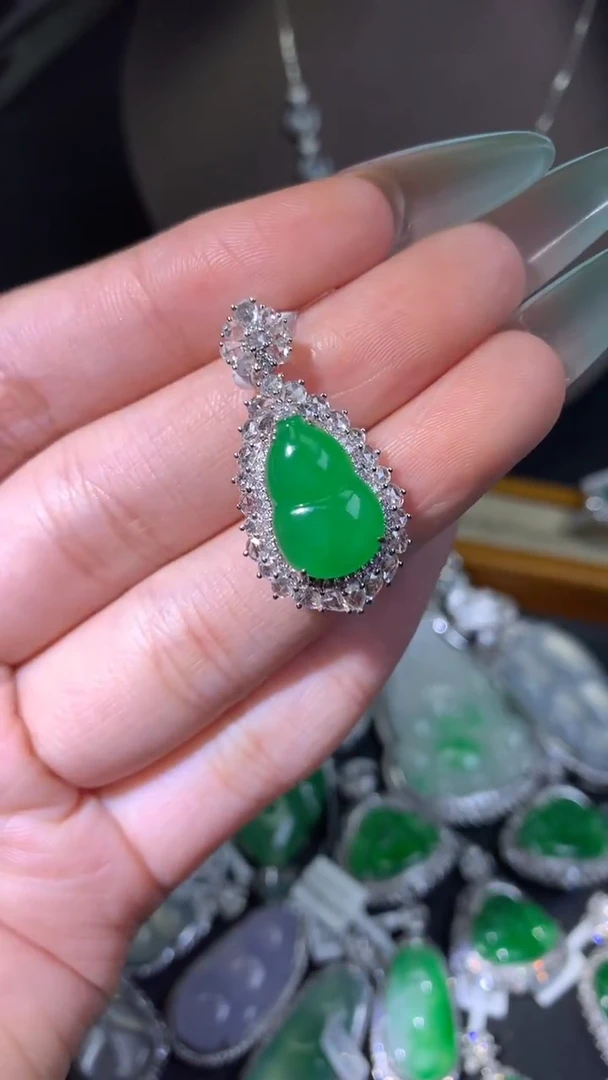 吊坠(不含链)18K金镶嵌翡翠吊坠