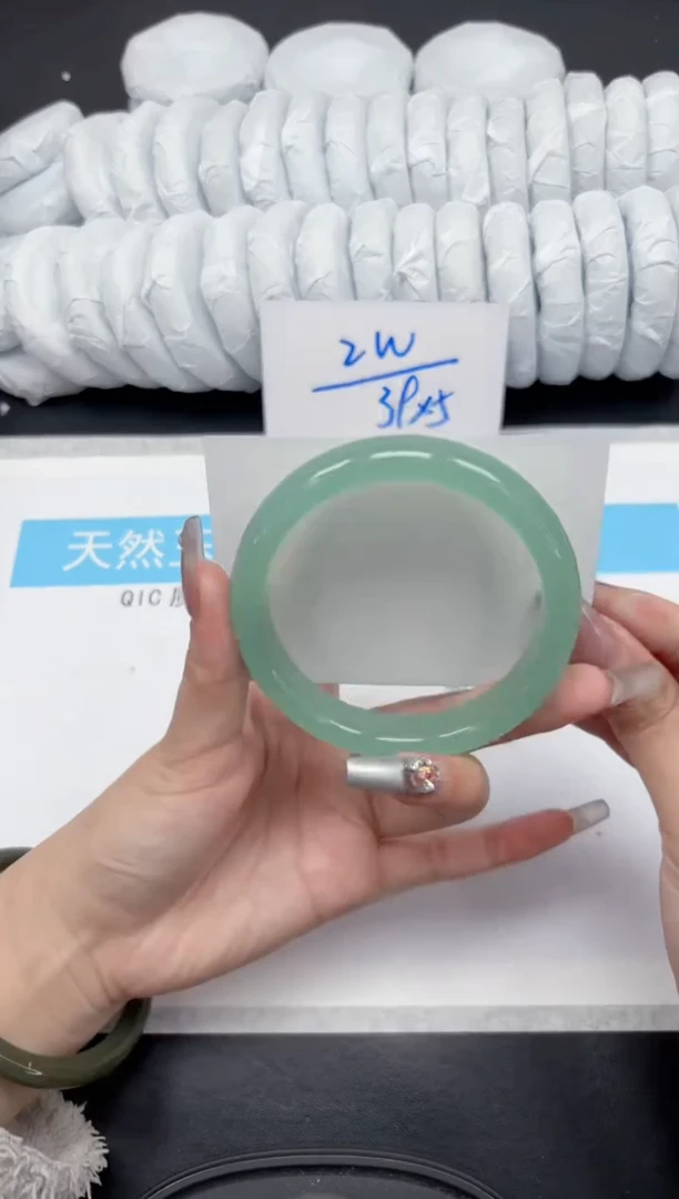 【闪购商品】石英质玉手镯未镶嵌193-64