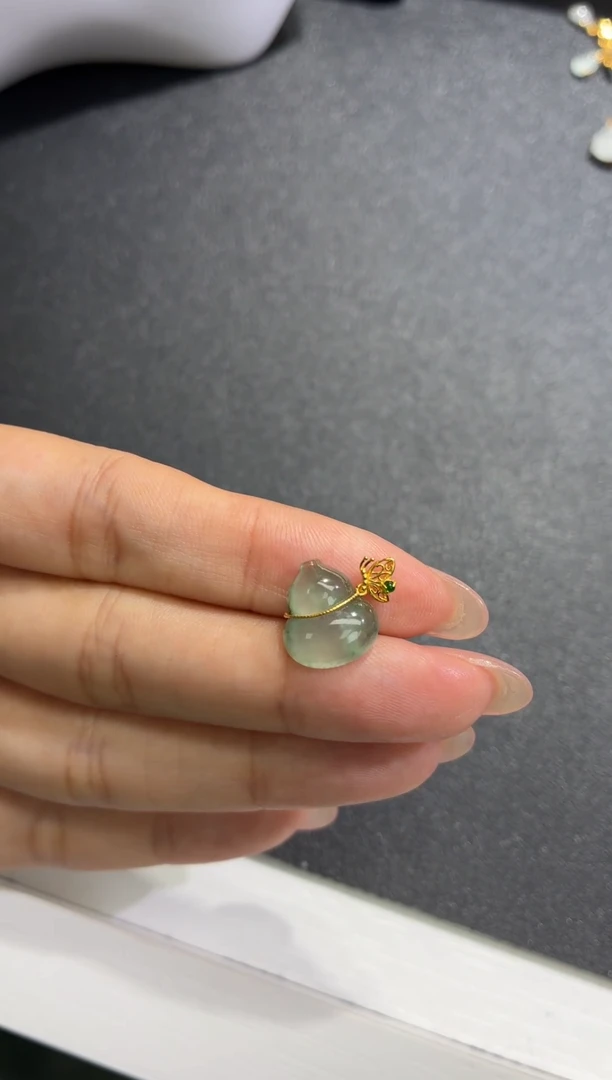 翡翠18K金镶嵌颈饰天然翡翠A货