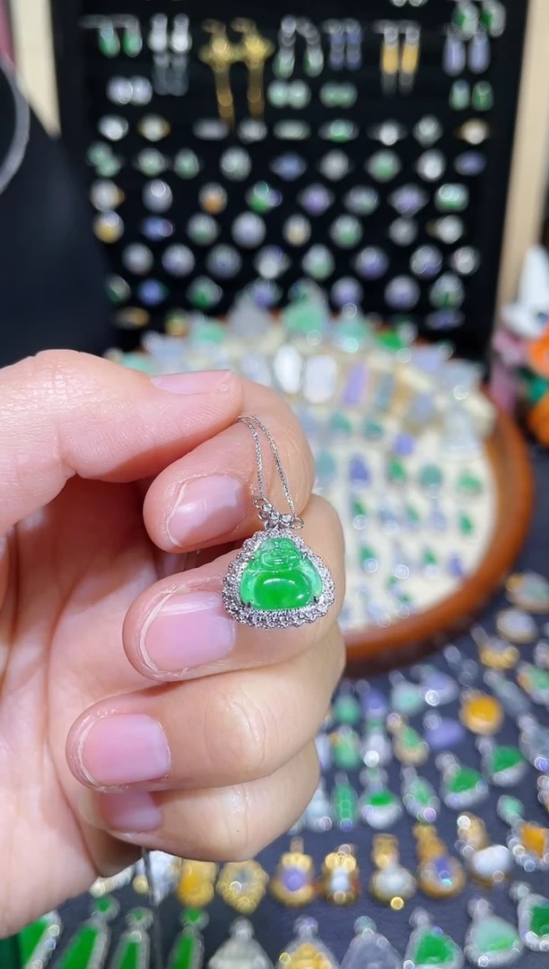 颈饰18K金镶嵌翡翠高冰胶满绿佛公套链