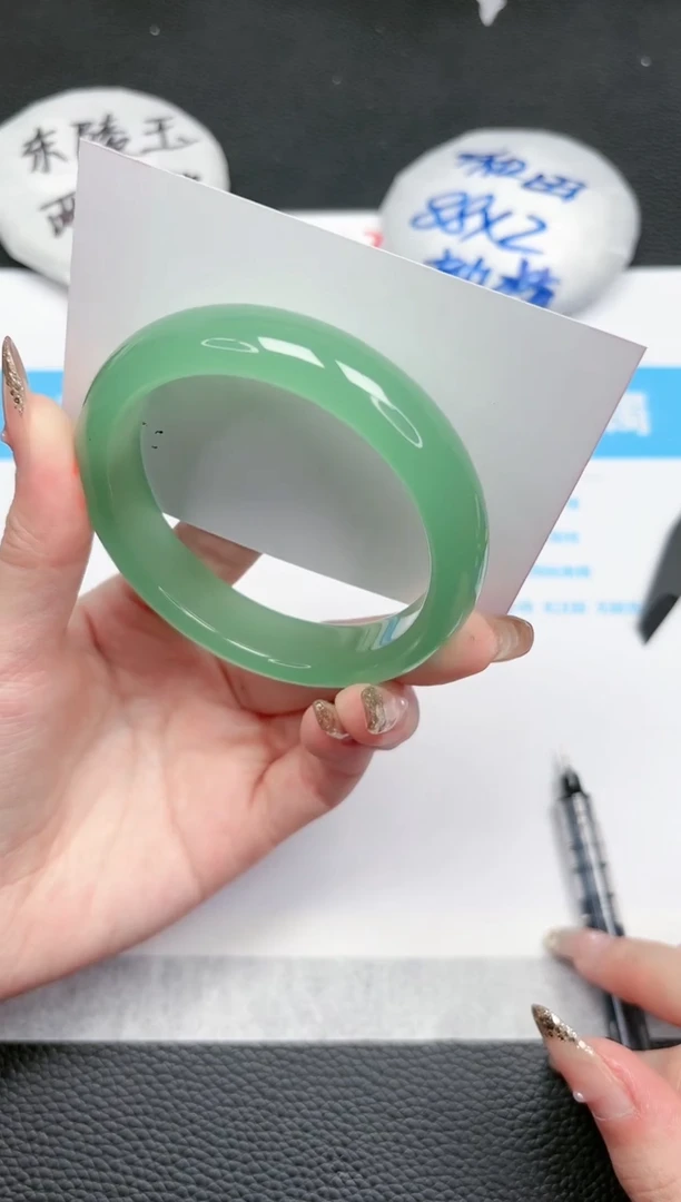 【闪购商品】石英质玉手镯未镶嵌10-58.4