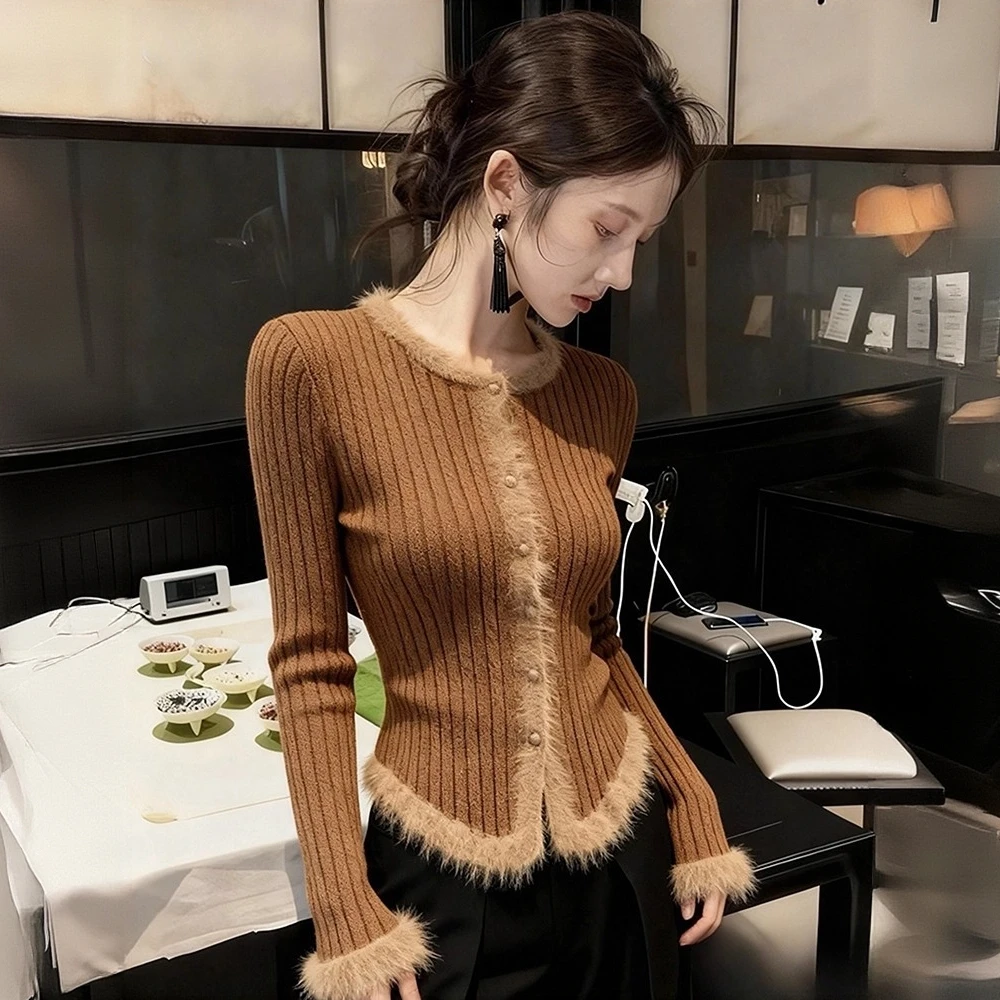 新款独特漂亮复古咖色毛边针织衫女秋冬新款小香风收腰显瘦上衣潮