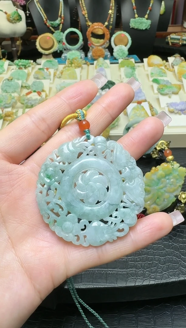 【闪购商品】翡翠颈饰未镶嵌镂空雕刻