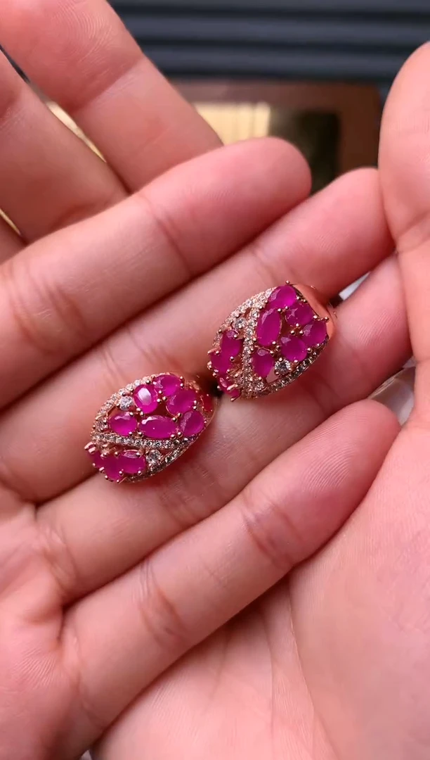 【闪购商品】红宝石耳饰银S925镶嵌........