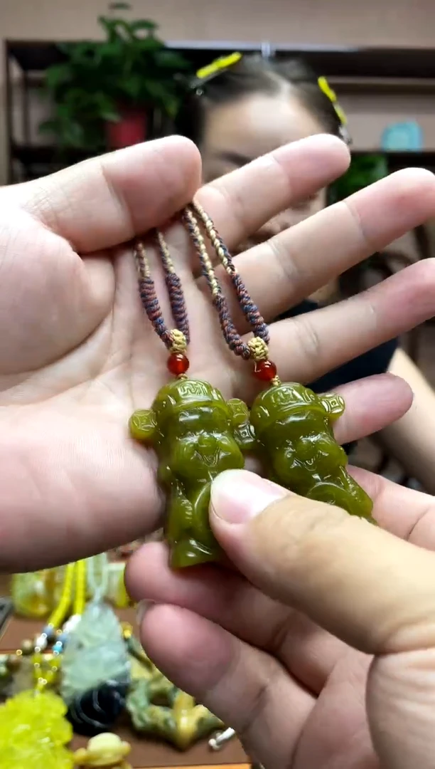 未镶嵌岫玉吊坠多样性发货发其中之一