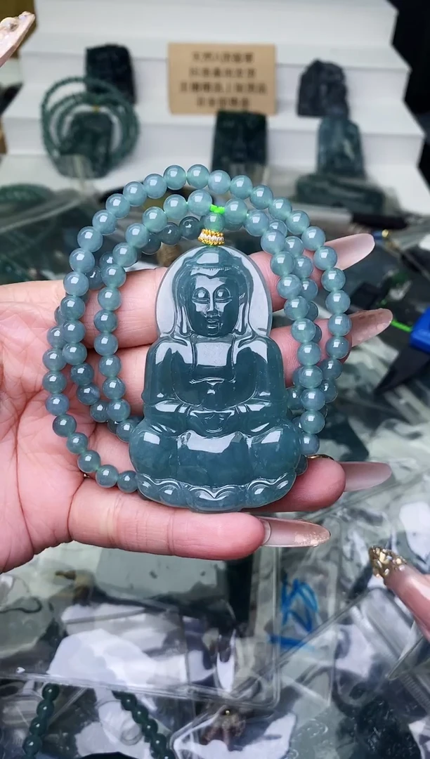 颈饰18K金镶嵌翡翠