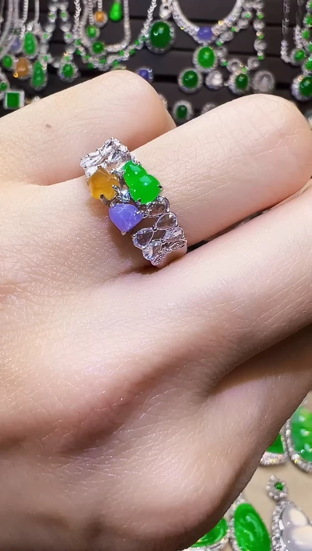 18K金镶嵌戒指翡翠葫芦