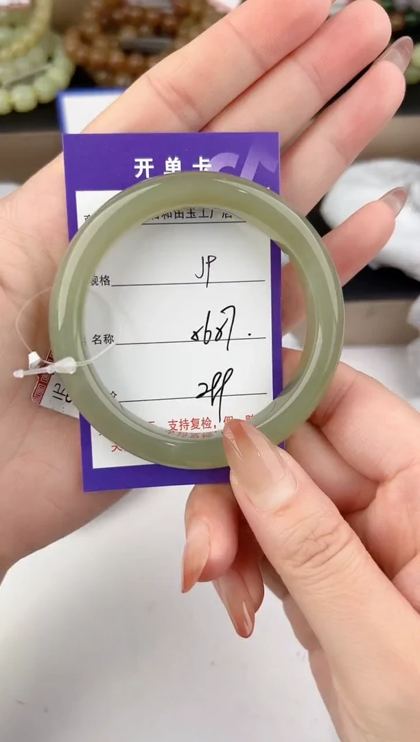 未镶嵌手镯和田玉9颜色微差无瑕疵
