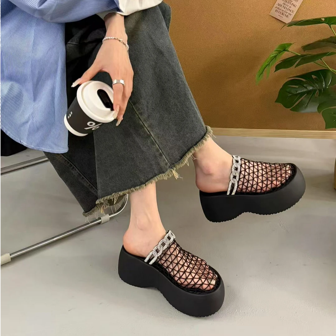 水钻网面厚底包头半拖鞋女夏外穿2025新款小个子增高坡跟渔夫凉拖