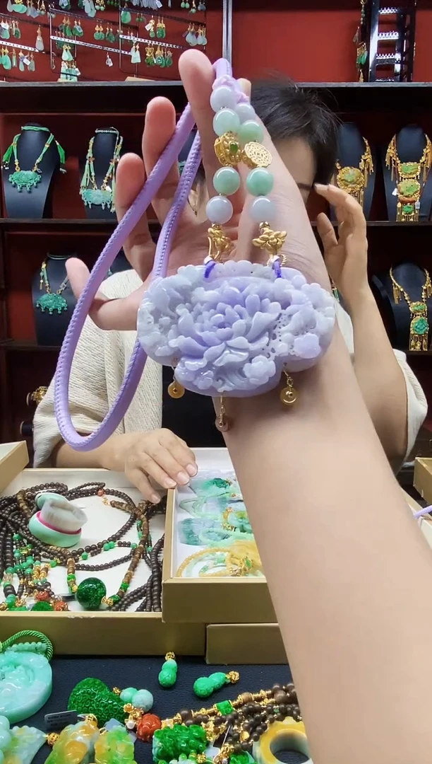 颈饰未镶嵌翡翠吊坠