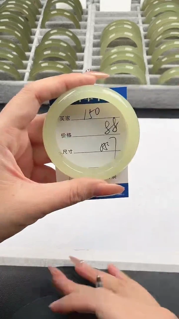 未镶嵌手镯石英质玉浓蜂蜜