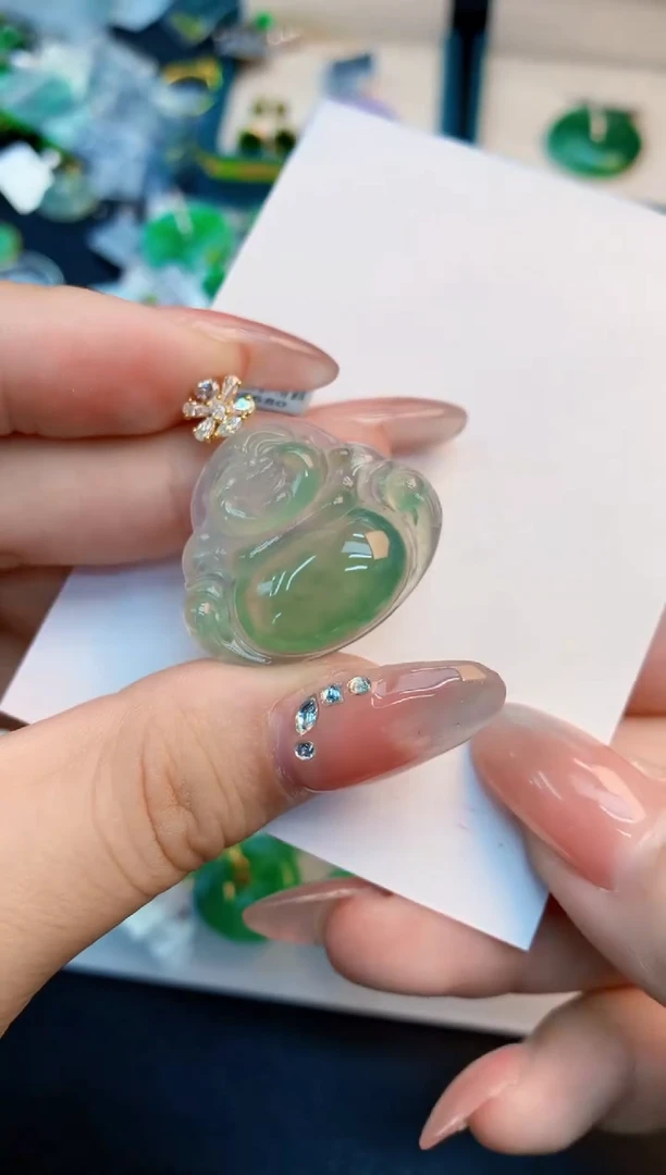 翡翠未镶嵌颈饰1