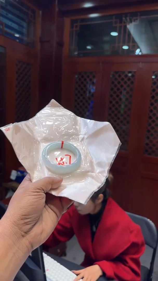 【闪购商品】翡翠手镯未镶嵌手镯