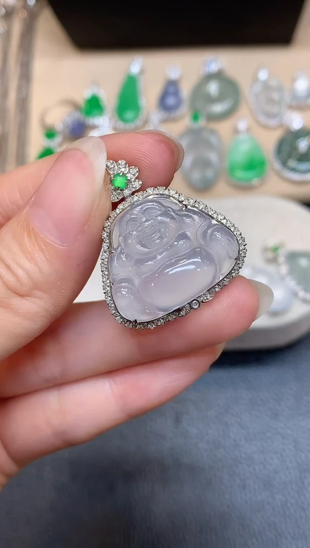 颈饰18K金镶嵌翡翠佛公【无服务费