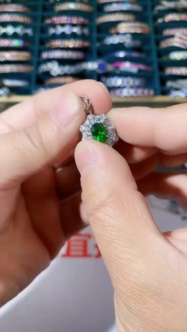 【闪购商品】透辉石吊坠未镶嵌透辉石