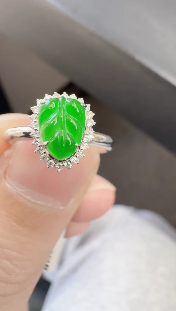 18K金镶嵌戒指翡翠寄售回流，不退不换