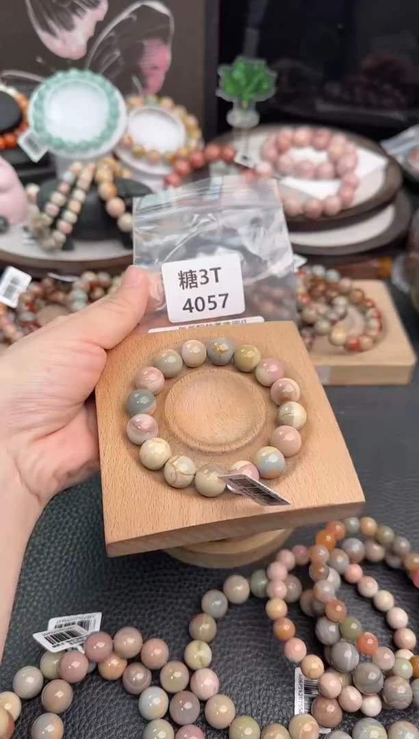 未镶嵌手链石英质玉?****。3T4057