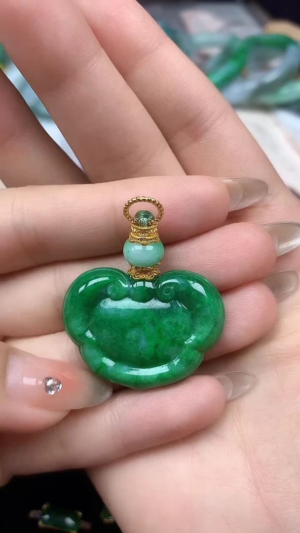 【闪购商品】翡翠颈饰未镶嵌颈饰