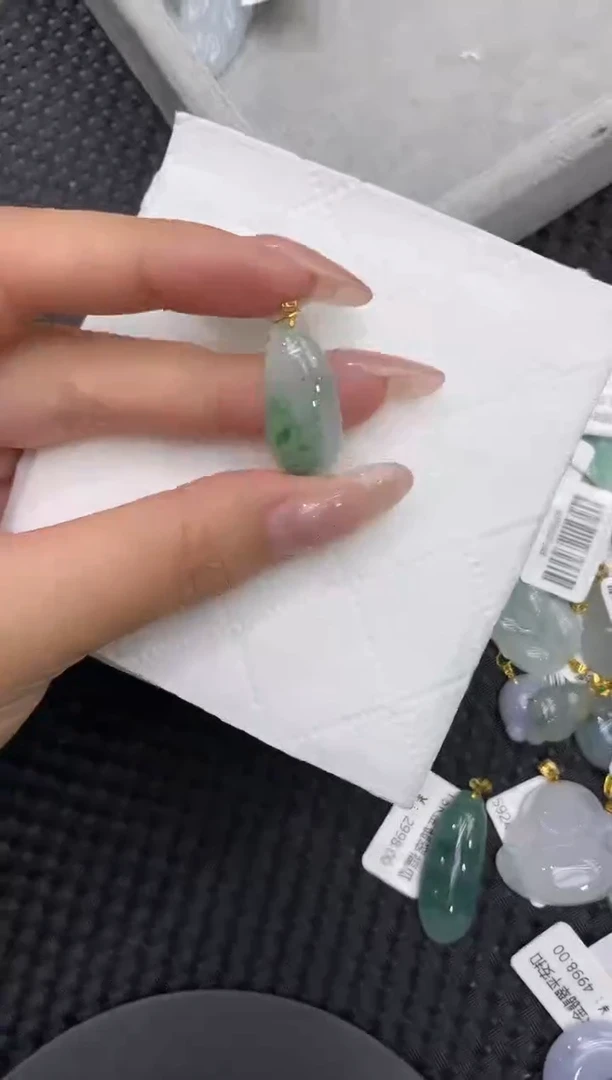 颈饰18K金镶嵌翡翠1111111111