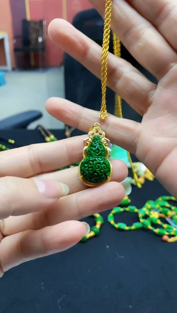 颈饰未镶嵌翡翠吊坠