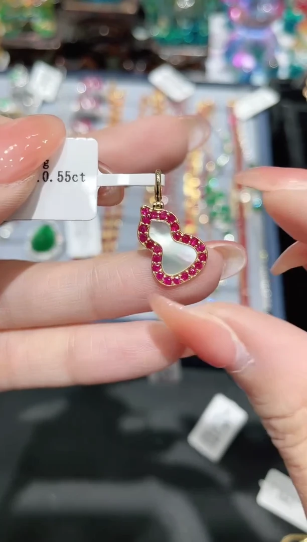 18K金镶嵌吊坠红宝石吊坠