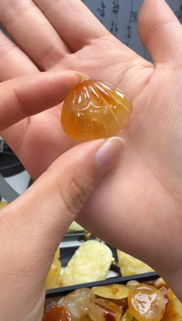 裸石琥珀未镶嵌如图