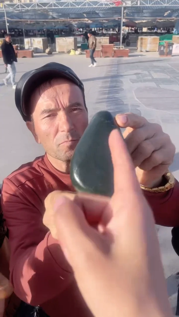 未镶嵌和田玉（糖玉）挂件明**愁原石