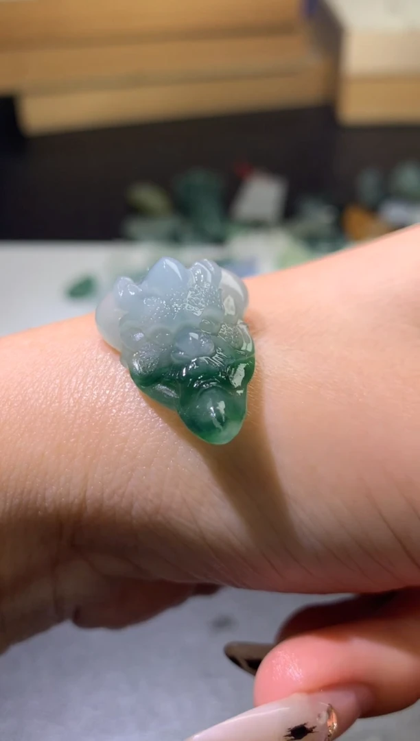 未镶嵌定制翡翠毛货  28-18.5-11.6