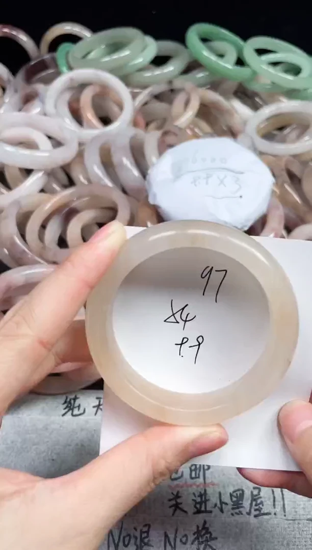 未镶嵌手镯石英质玉97