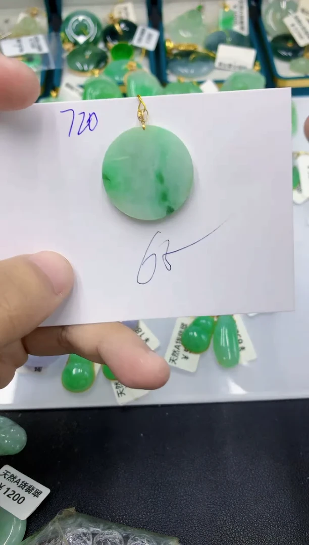 翡翠18K金镶嵌颈饰111111111111