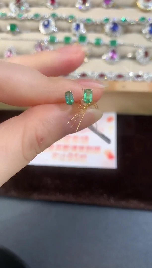 18K金镶嵌耳饰祖母绿D176|1360