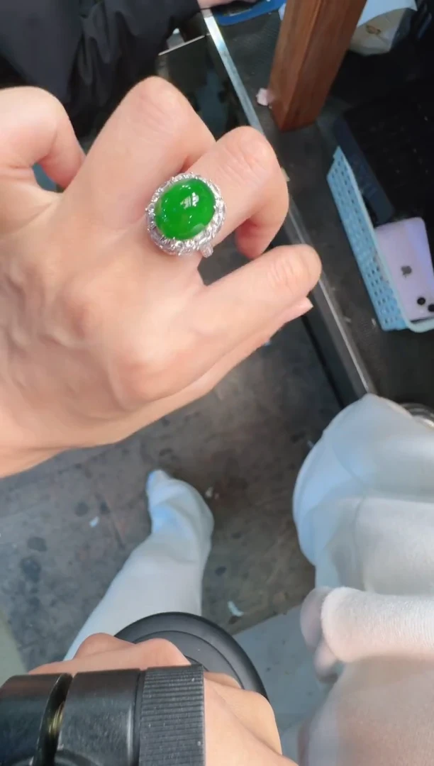 未镶嵌定制翡翠A货有轻微色差属于正常现象，戒指1