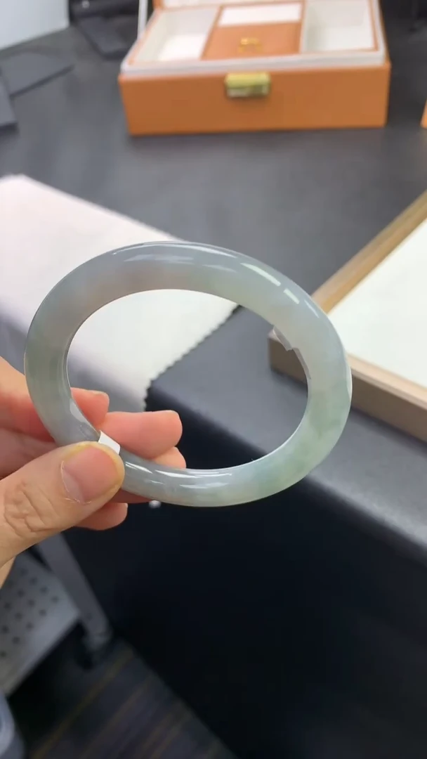 未镶嵌手镯（圆镯）翡翠退货需手镯吊牌标签完好