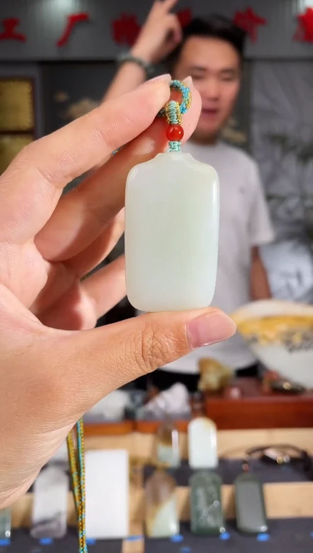 和田玉未镶嵌颈饰1