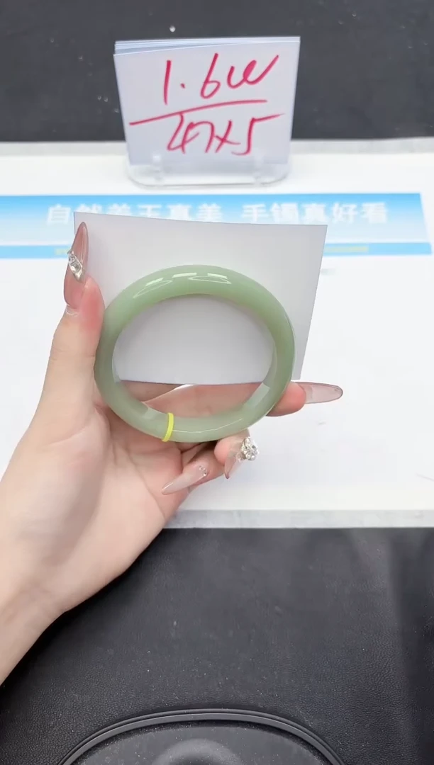 【闪购商品】石英质玉手镯未镶嵌176-61