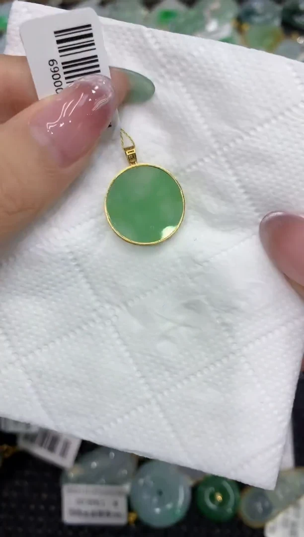 翡翠18K金镶嵌颈饰111111111111