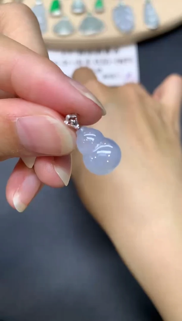 翡翠18K金镶嵌吊坠(不含链)葫芦【无服务费】