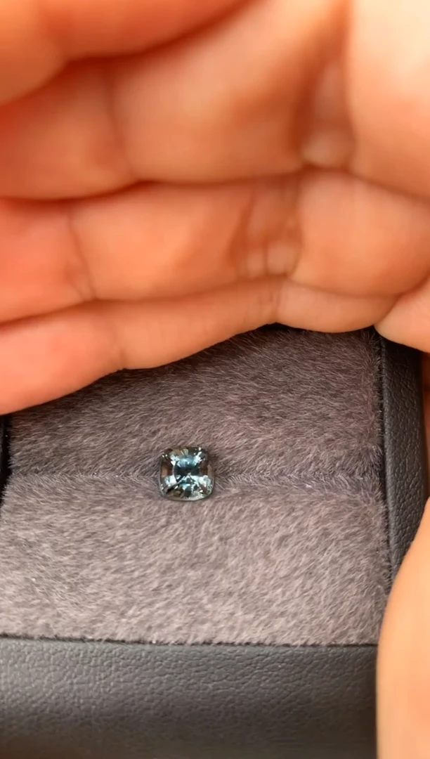 未镶嵌裸石定制尖晶石枕型 星空色调 1.50ct