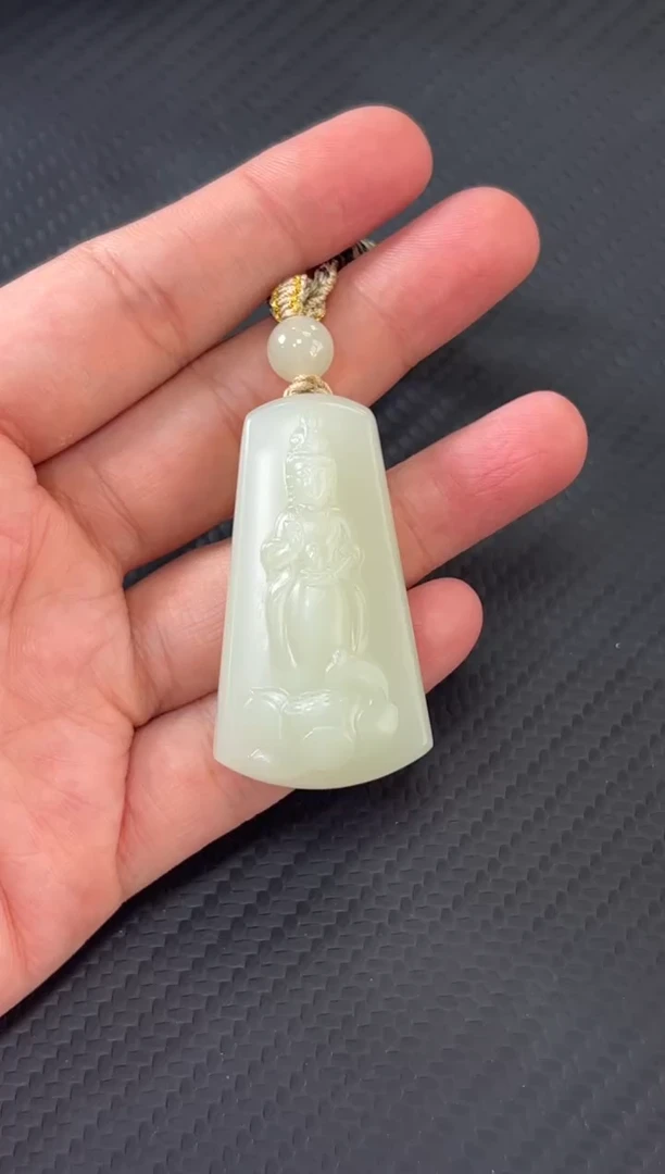 和田玉未镶嵌吊坠(赠链)且末微色差迪克兰一细吊坠