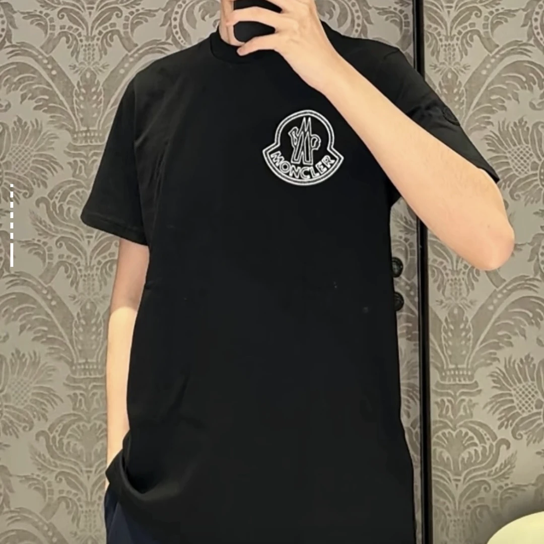 全新未使用 MONCLER 蒙口SS25大标印花黑标圆领短袖T恤男女款黑色