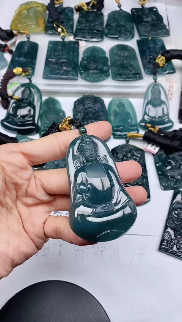 颈饰未镶嵌翡翠