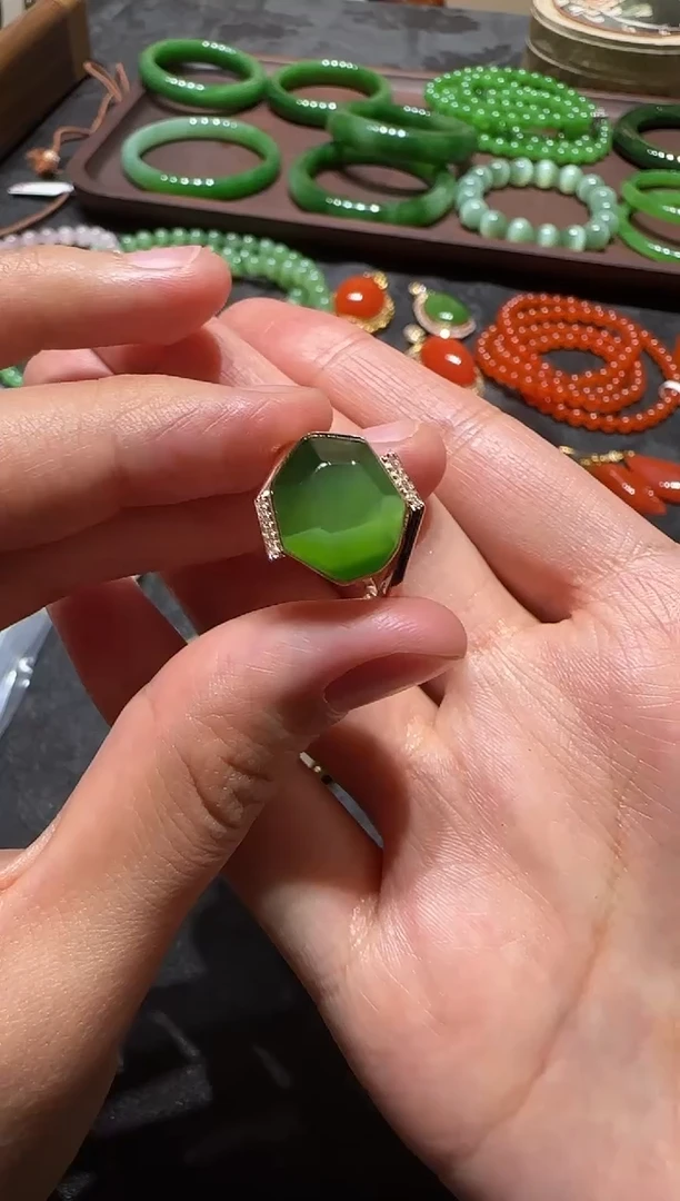 未镶嵌戒指和田玉1