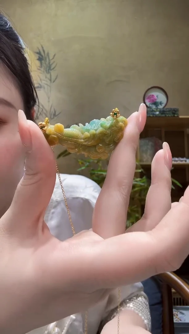 翡翠未镶嵌颈饰吊坠