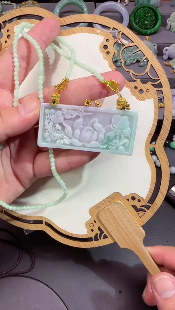 【闪购商品】翡翠颈饰未镶嵌牌子