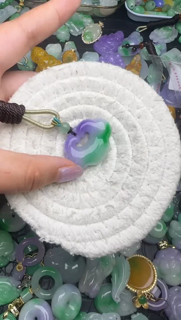 颈饰未镶嵌翡翠缅甸翡翠吊坠