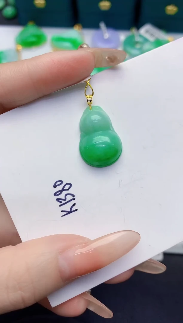 颈饰18K金镶嵌翡翠缅甸天然翡翠A货